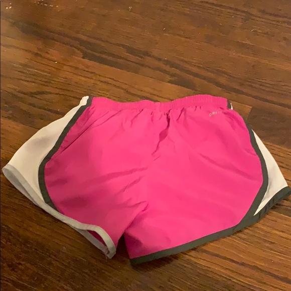 Athletic shorts - Picture 2 of 3